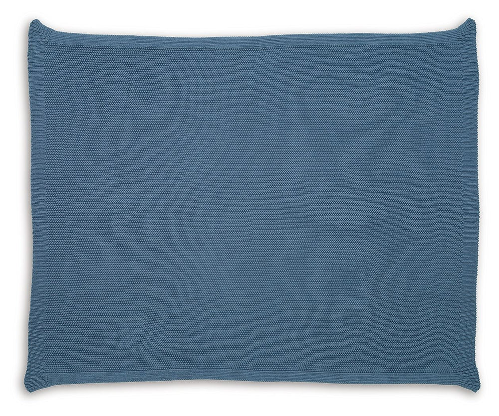 Your place is that much more relaxed and inviting with this cozy throw. Crafted with supreme softness in mind, its soothing blue hue pairs with a variety of decor. Whether this throw is at the foot of the bed or on the arm of your favorite chair, it-'s wo