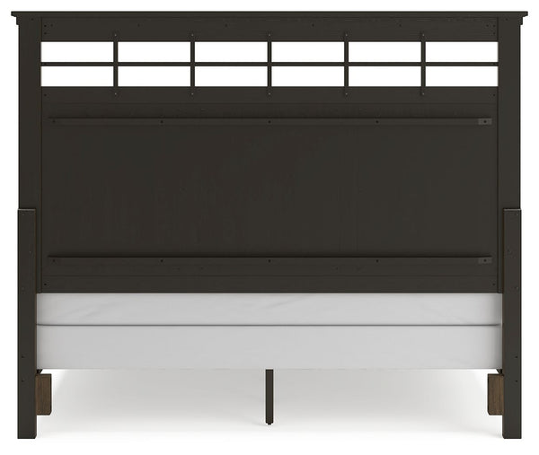 Shawbeck - Medium Brown - King Panel Bed