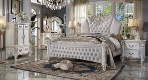 This Vendome bed perfectly converts a home into a European chateau. The dramatic beauty this bed offers is worldly. Grand in presence, this remarkable bed has been thoughtfully scaled to offer a footprint that will complement today-'s homes. It is luxurio