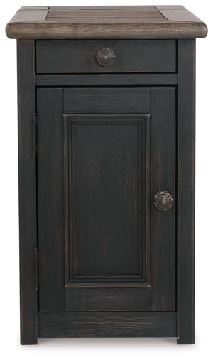 Tyler Creek - Grayish Brown / Black - Chair Side End Table