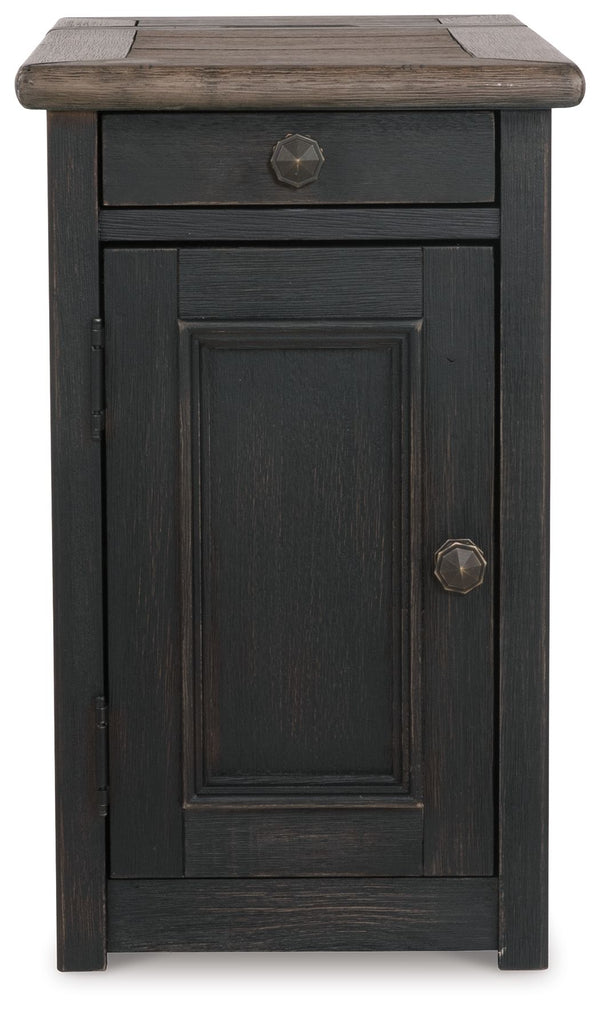 Tyler Creek - Grayish Brown / Black - Chair Side End Table