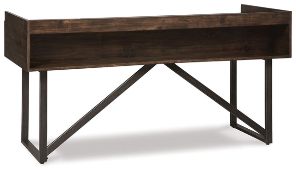  large-scale pulls pull it all together. The cutout