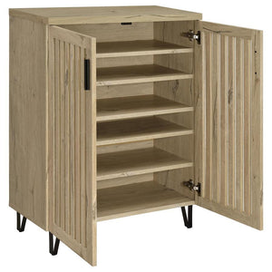  multiple adjustable shelves provid