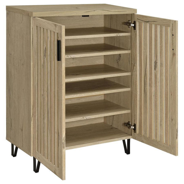  multiple adjustable shelves provid