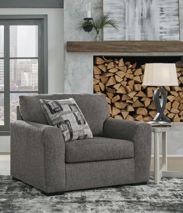  this oversized chair embodies curated comfort. An impressive width provides ample room to spread out without compromising on style. Kick back with family and friends for the latest streaming hit or big gameâ€”with thi