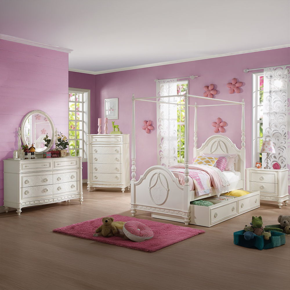 With the Dorothy wooden canopy, your little one is sure to feel like a princess. Perfect for creating a whimsical atmosphere in their bedroom. The canopy posts add a regal-like feel. The ivory finish is the perfect color that will complement any color sch