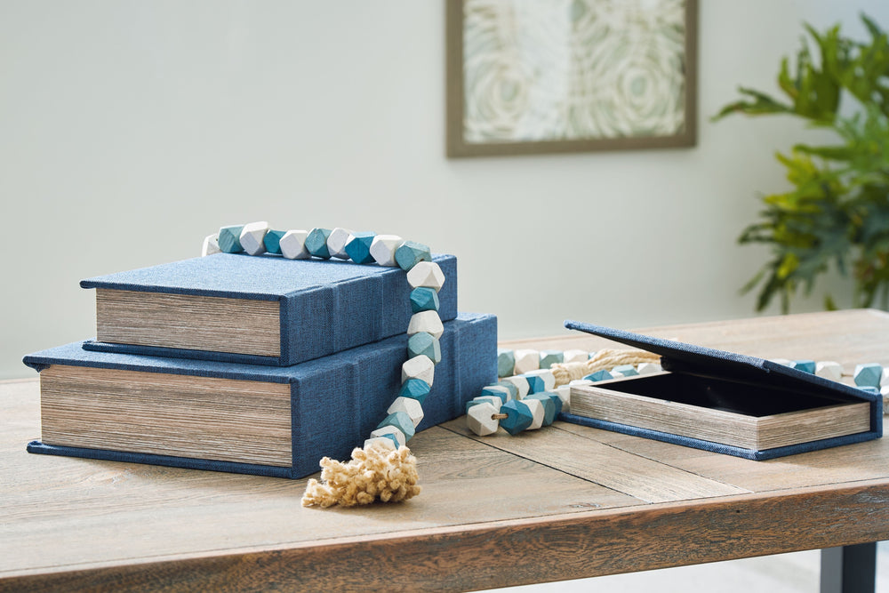 This box set is made with literary lovers and seekers of homey style in mind. Display these faux books on a bookshelf as a simple decorative addition to your collection. Stack them together to add a casually chic touch to a coffee table or entryway. A dis