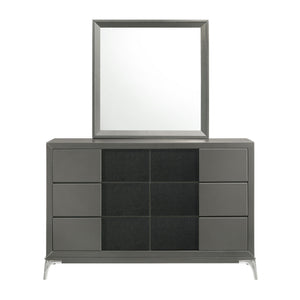  a testament to modern design and functionality. Constructed with the robustness of Rubberwood solid wood and the finesse of Okoume veneers