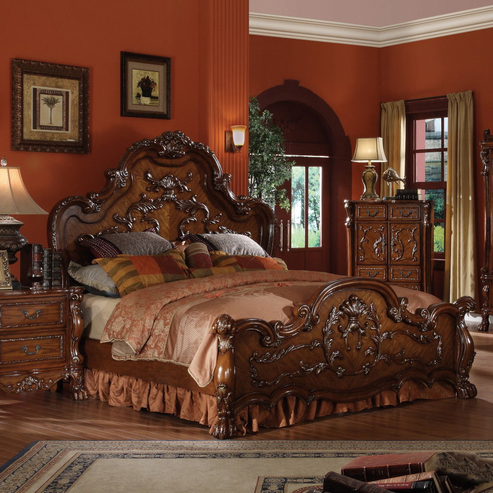 The Dresden Traditional Collection features highly decorative carving inlay veneers, claw feet design, hand brushed golden contrast details. Carefully crafted in selected wood and veneers, perfectly suited for your master bedroom.<br/><br/><b>Product Feat