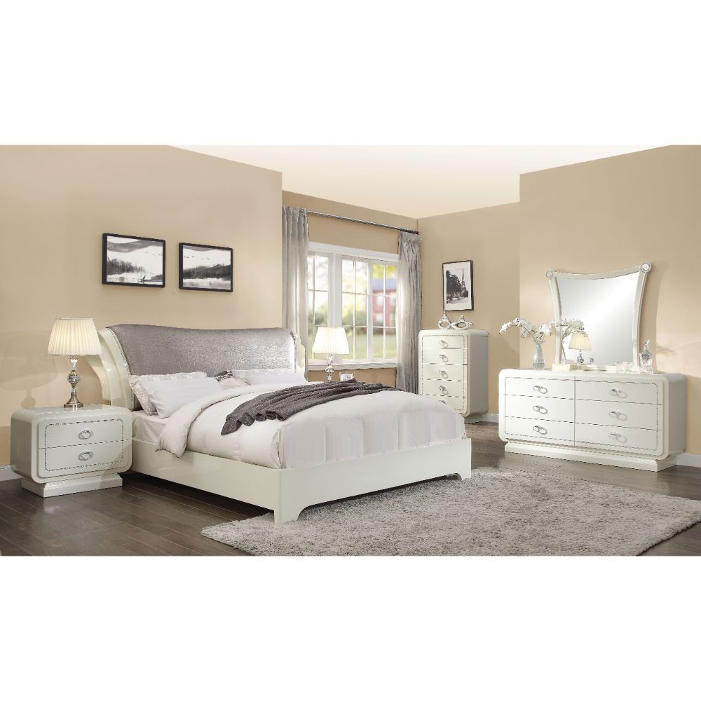 The Bellagio bed features sleigh padded HB with crystal like Inlay and high gloss finish, low profile footboard and bracket legs. Its elegant and luxury design makes the collection both eye catching and sophisticated. Matching case goods for you to choose