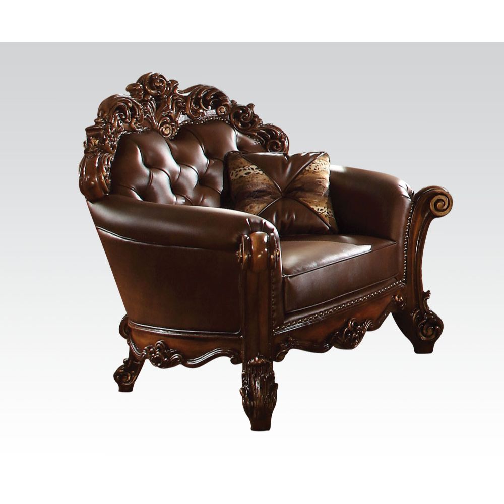 Create an elegant, traditional design in your bedroom with the Vendome collection. Hand-crafted piece inspired from the luxurious design of the past, the Vendome collection features elaborate wood carving details, traditional hardware and a sophisticated 