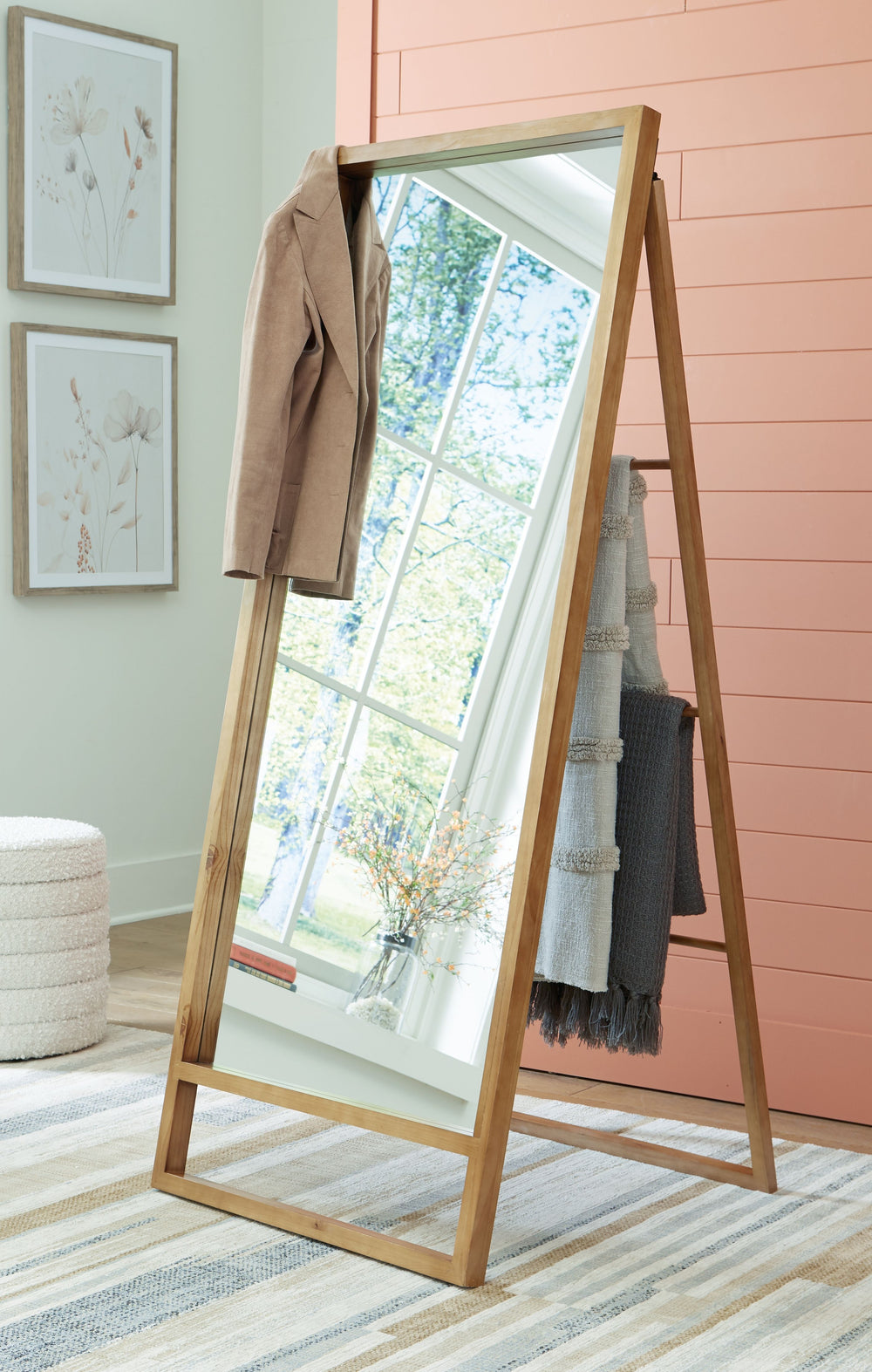 Add contemporary appeal to your home with this freestanding floor mirror. Its clean design and reflective surface create a sleek, spacious look. Admire your reflection while keeping your wardrobe essentials close by on the ladder-back easel stand. Who doe