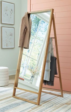  spacious look. Admire your reflection while keeping your wardrobe essentials close by on the ladder-back easel stand. Who doe