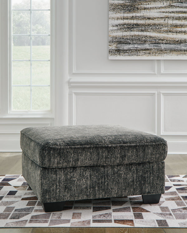  contemporary style with richly neutral appeal. The footrest-'s generous size invites everyone to delight in its comfort. Subtle and sophisticated