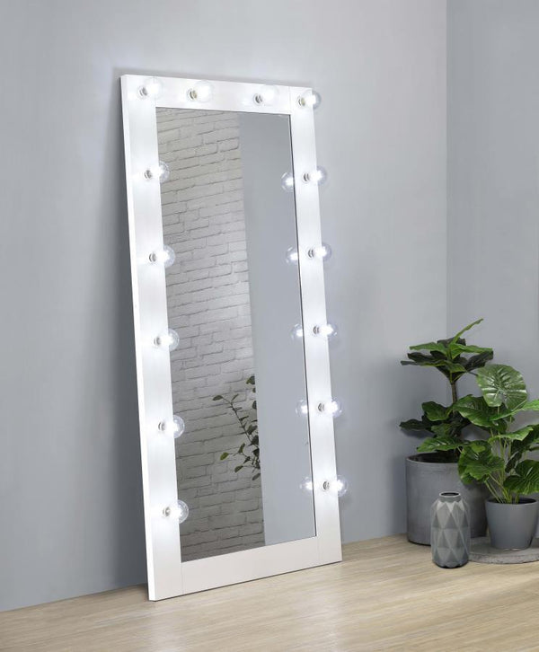  a glam element with plenty of functionality. Set your sights on the Zayan mirror for an extra treat