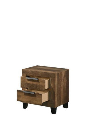  perfect for creating your ideal color scheme with linens and throw pillows. The footboard has two convenient drawers to maximize the sp