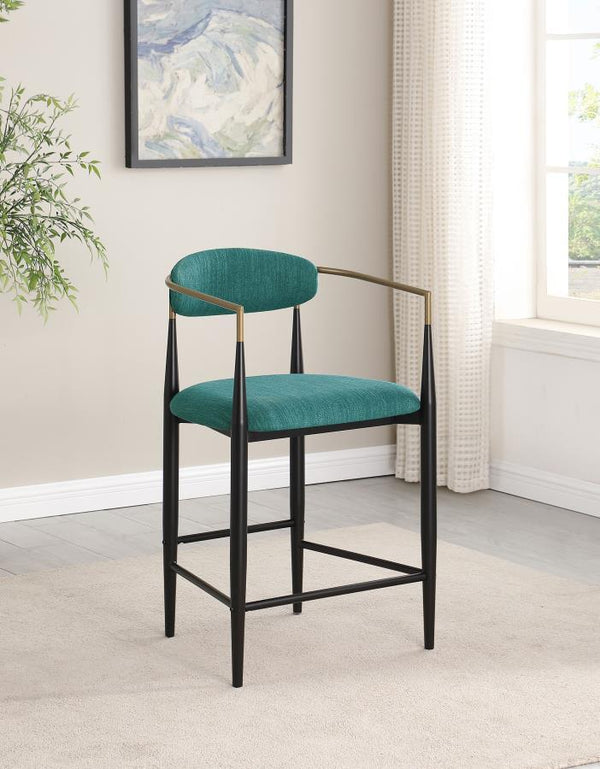  airy ambiance with an open back and slim