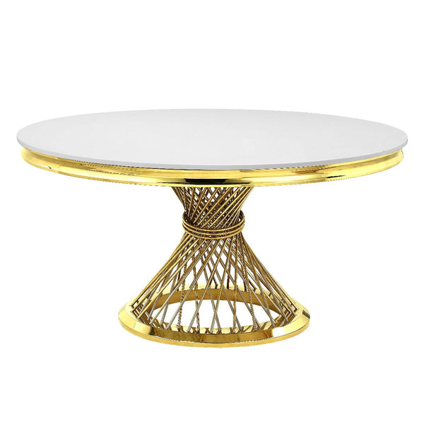  paired with the fresh gleaming golden base to create a chic piece. The single 