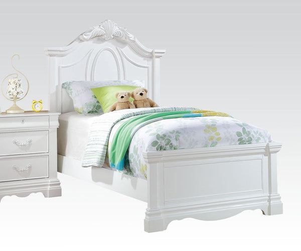 The Estrella girl-'s bedroom collection features decorative crown carving on headboard and mirror. Its matching case goods decorated with white finish hardware, which is simple but elegant. This gorgeous collection will be perfect for your princess.<br/><