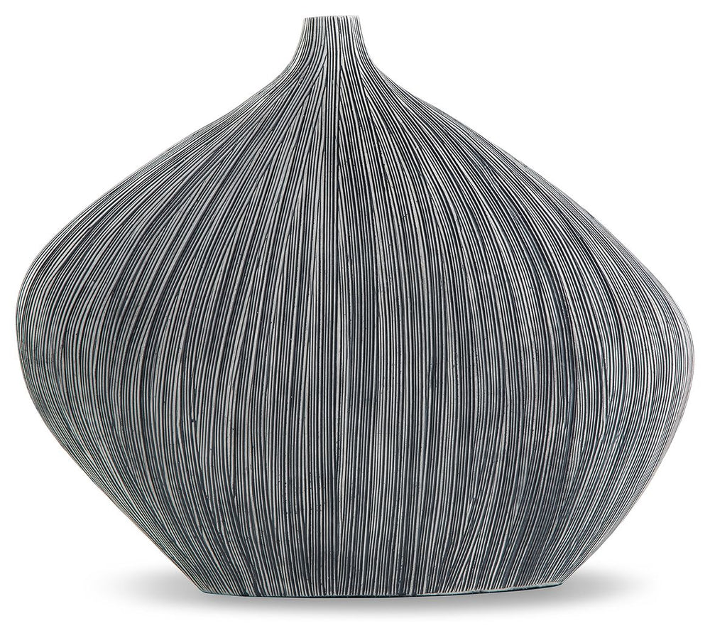 Sculptural in form, simply stunning in function. This vase captures the eye with its asymmetrical, curved shape. Itâ€™s an ideal accessory for your curated approach to casual design.<br/><br/><b>Product Features</b><ul><li>Made with polyresin</li><li>Anti