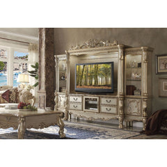 The Dresden collection creates an elegant and traditional design into your living room. Hand-Crafted pieces inspired from the luxurious design of the past, the featuring elaborate ornamental details and a sophisticated style which give your living space a