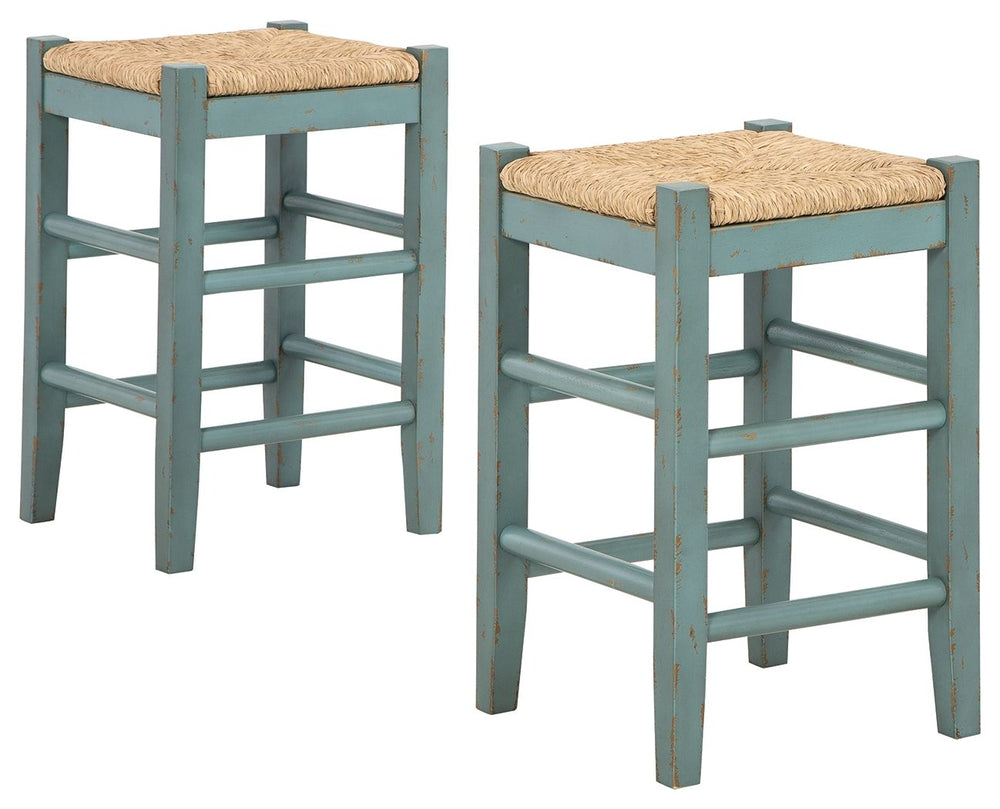 Bring the vintage casual vibe you love to the kitchen with this counter height bar stool. A stylish seating solution in a blue rubbed-through finish, this charming stool completes your dining space with ease. The woven seagrass seat and wood stretchers cr
