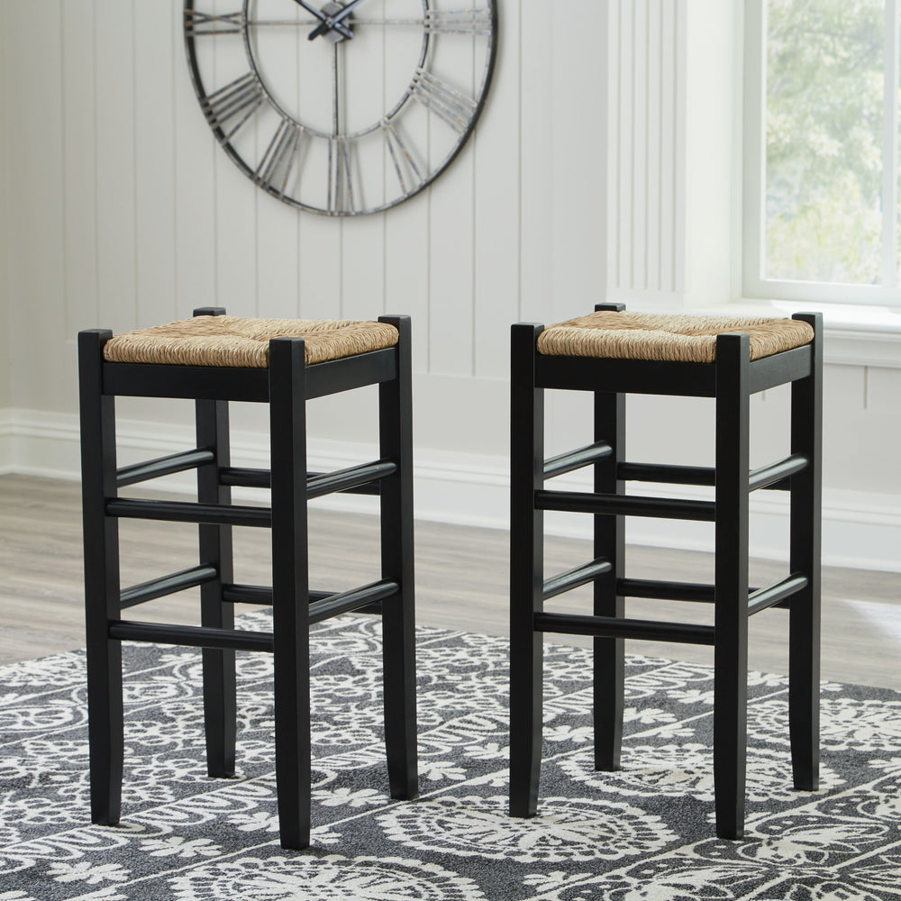 Bring the vintage casual vibe you love to the kitchen with this bar stool. A stylish seating solution in a chic black finish, this charming stool completes your dining space with ease. The woven seagrass seat and wood stretchers create an effortlessly bea