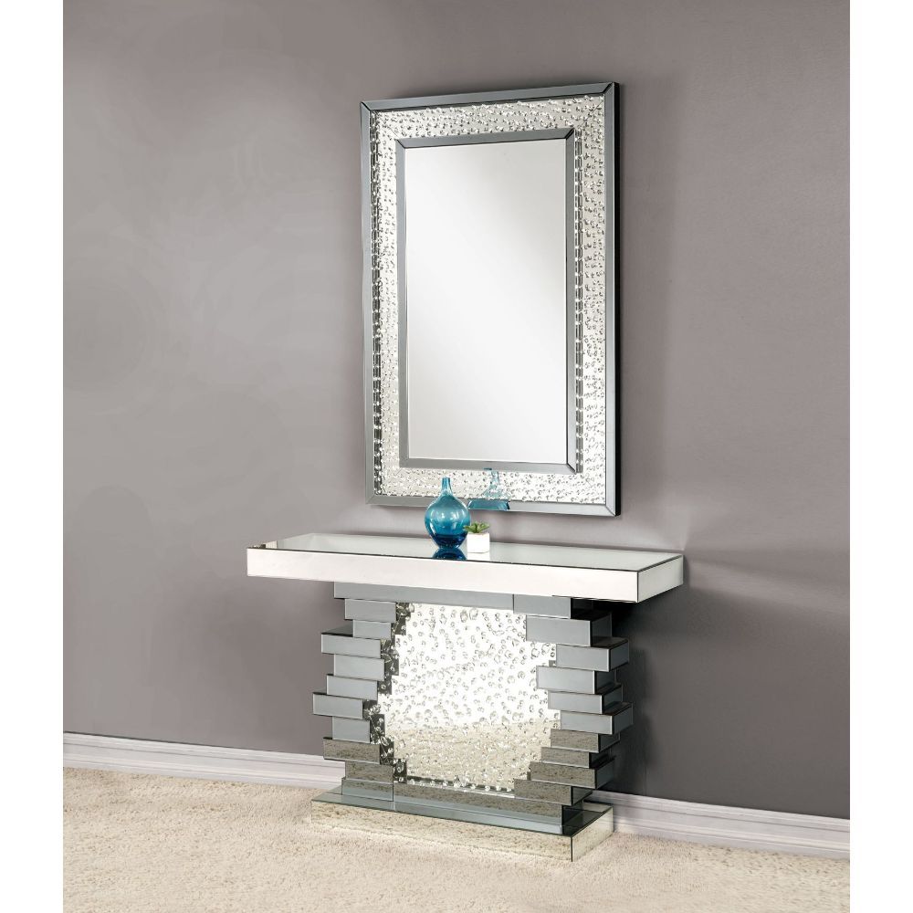 The Nysa mirrored console table demonstrates sophisticated, graceful, elegant style with its unique design. While elegantly reflecting its surroundings, this console table combines glamour with modernism. Light is captured and reflected from all angle of 