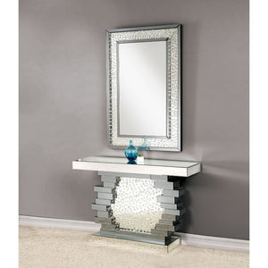The Nysa mirrored console table demonstrates sophisticated, graceful, elegant style with its unique design. While elegantly reflecting its surroundings, this console table combines glamour with modernism. Light is captured and reflected from all angle of 