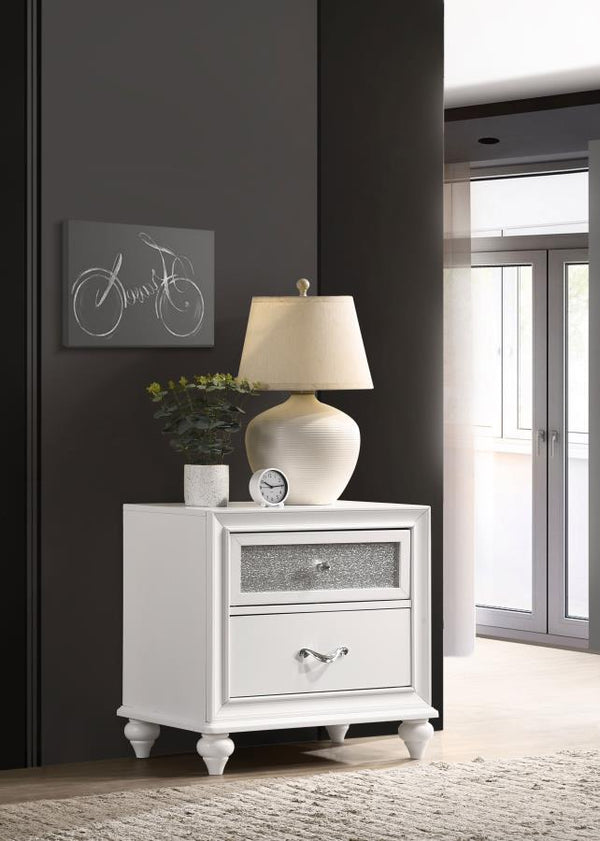  white nightstand is embellished with touches of sparkle to add a pop of pizzazz to any bedroom. The faceted crystal hardware glistens and gleams. The glittery acrylic panels sparkle an