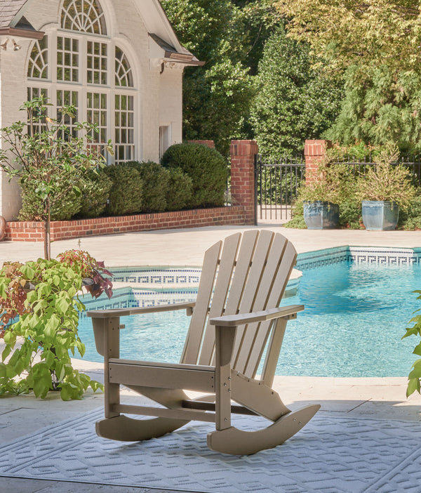  itâ€™s sure to weather the seasons beautifully. Designed to shed rainwater
