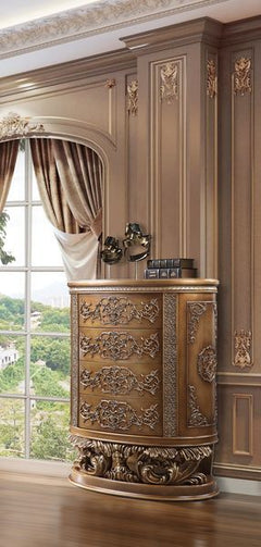 The grand Baroque style of the Constantine collection is sure to impress. With a beautiful bronze finish to emphasize the scrollwork and regal aspects of the collection. The bed features intricately carved embellishments and an oversized PU padded headboa