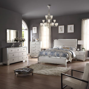  Felt-Lined Not Included Mirror Trim: Front Case Wooden Tapered Leg: 4-" x 4-" x 3-" (110 x 100 x 70mm) Construction Wood Case-Leg: Mirrored Trim