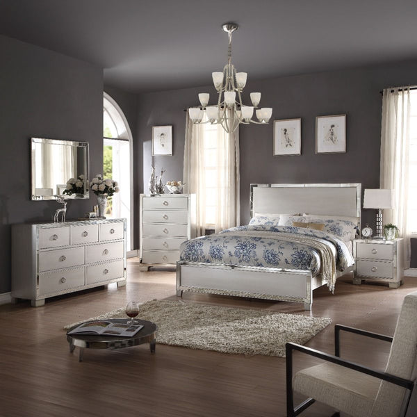  Felt-Lined Not Included Mirror Trim: Front Case Wooden Tapered Leg: 4-" x 4-" x 3-" (110 x 100 x 70mm) Construction Wood Case-Leg: Mirrored Trim