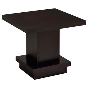 This square end table combines modern design with functional appeal, making it a versatile addition to any space. Constructed from engineered wood and finished with a scratch-resistant laminate veneer, it features a sleek cappuccino finish that exudes con
