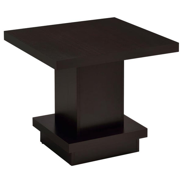 This square end table combines modern design with functional appeal, making it a versatile addition to any space. Constructed from engineered wood and finished with a scratch-resistant laminate veneer, it features a sleek cappuccino finish that exudes con