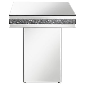  bold expression. Smooth mirror trim and surfaces cover every edge