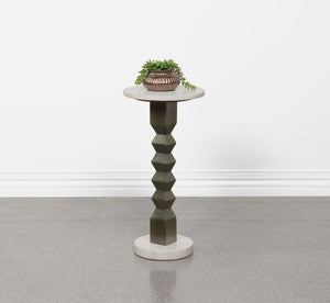  perfect for accentuating a contemporary space. A crisp geometric motif takes a page from Old World aesthetics in a tabl