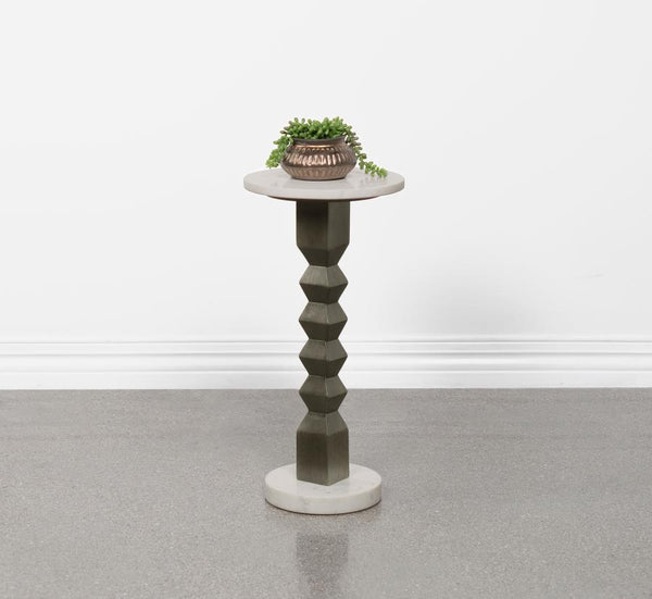  perfect for accentuating a contemporary space. A crisp geometric motif takes a page from Old World aesthetics in a tabl