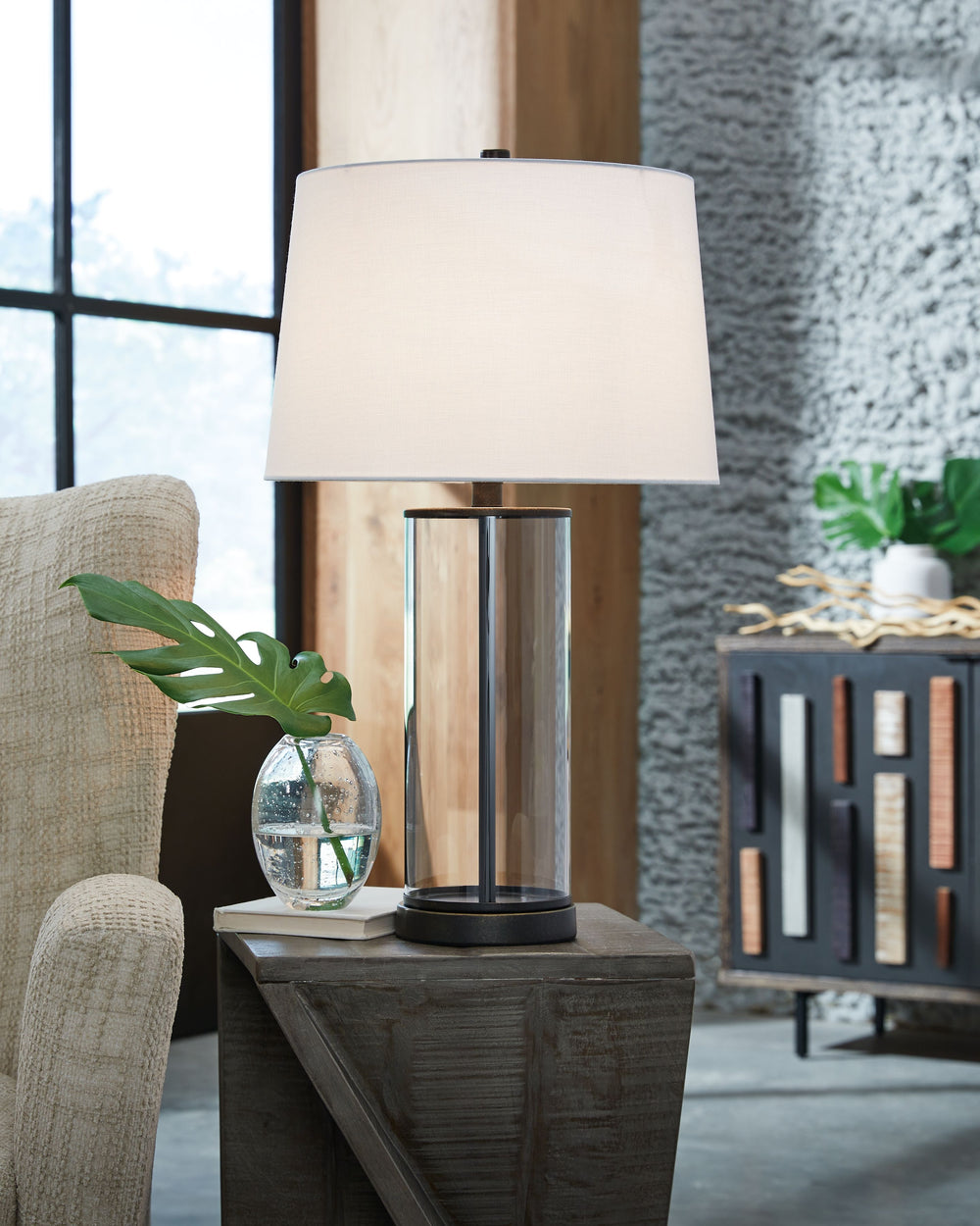 With its linear design and transparent glass, this table lamp makes it perfectly clear that less is more. And with a built-in USB-C charging, this lamp illuminates your space with a techno-cool vibe.<br><br><b>Additional Dimensions</b><br><ul><li>Base: 0-