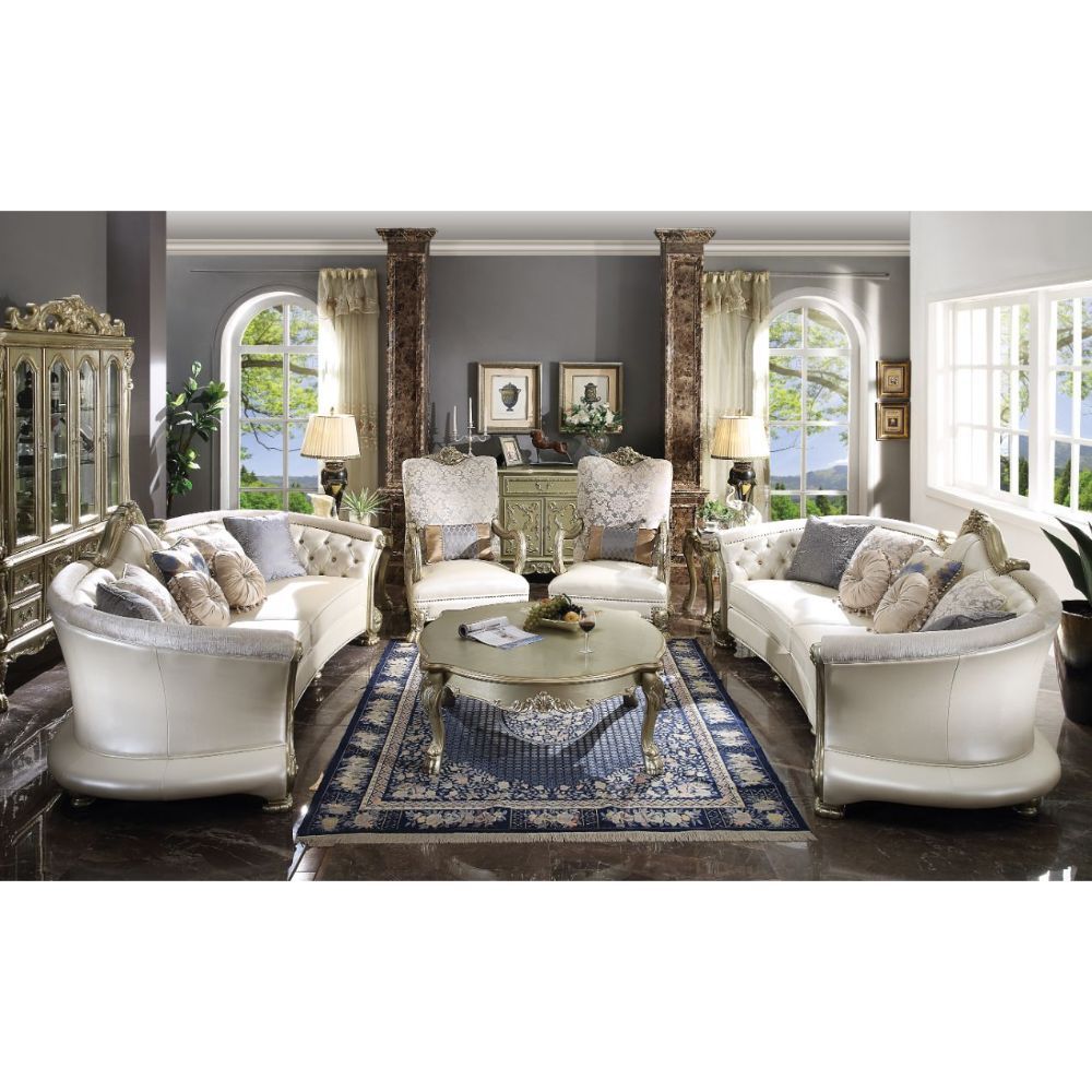 The Dresden sofa collection creates an elegant and traditional design into your living room. Hand-Crafted pieces inspired from the luxurious design of the past, the new Dresden sofa features elaborate ornamental details and a sophisticated style which giv