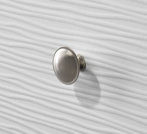  features geometric paneling that adds depth and