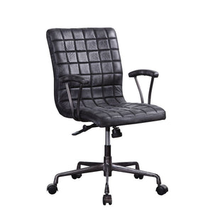 The perfect command seat, the Barack executive chair never compromise on comfort or functionality. The height mechanism makes customizing your workstation fast and easy while the swivel capability encourages movement. Featuring geometric tufted cushion wi