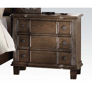 3 Drw Drawer: GLIDE Side Metal (Ball Bearing), DT French Front & English Back, Felt-Lined Top Drawer Drawer Size: 20-" x 13-" x 4-" (502 x 341 x 96mm)<br/><br/><b>Product Features</b><ul><li>3 Drw</li><li>Casegood Drawer: GLIDE Side Metal, Dovetail French
