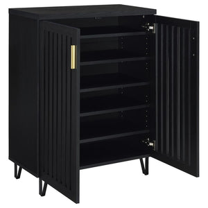  multiple adjustable shelves provid