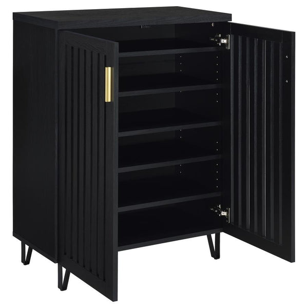  multiple adjustable shelves provid