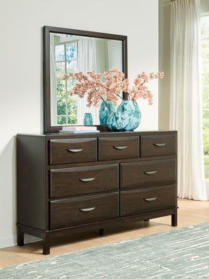  metropolitan finish. Unbeatable function. With this dresser and mirror