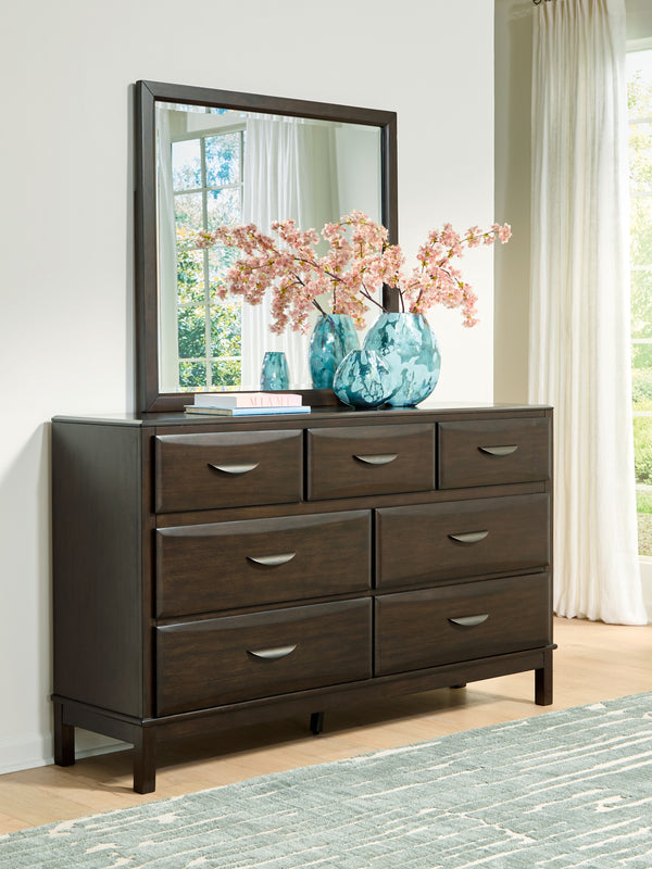  metropolitan finish. Unbeatable function. With this dresser and mirror