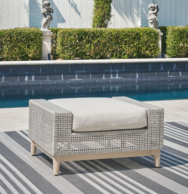  it expertly marries refined design with durability. Breezy summer mornings and cold winter nights are made all the more comfortable with high-perfor