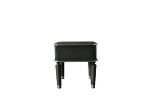  the subtle detailing accentuating the simple frame structure and enhanc